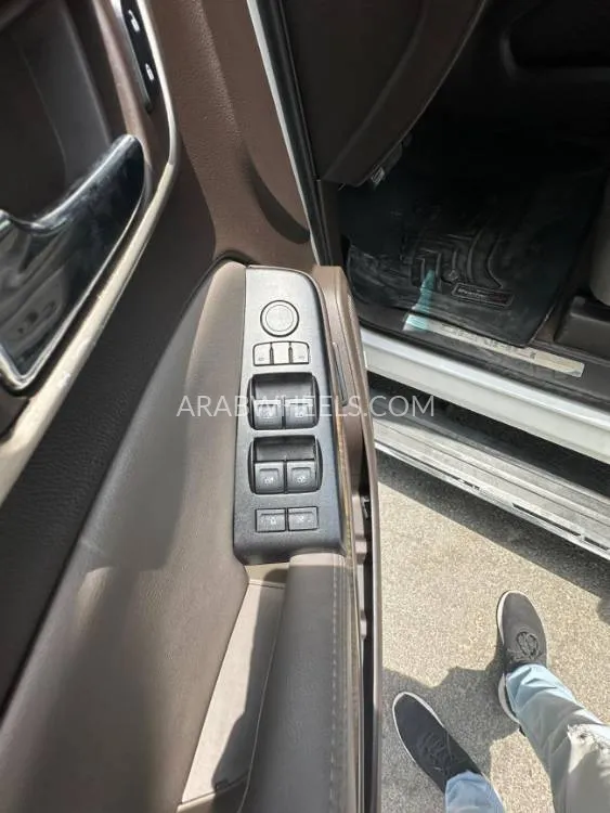 GMC Yukon 2019 for Sale in Ajman Image-15