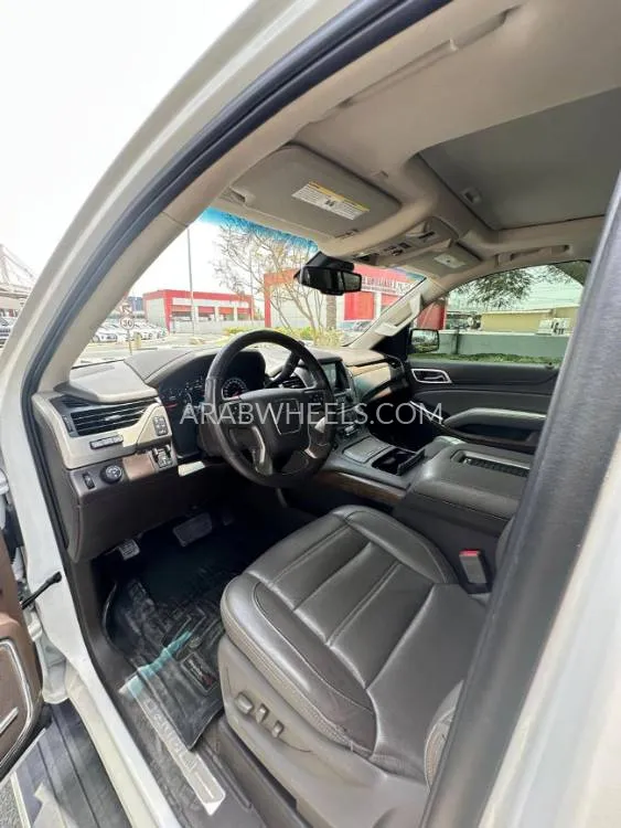 GMC Yukon 2019 for Sale in Ajman Image-18