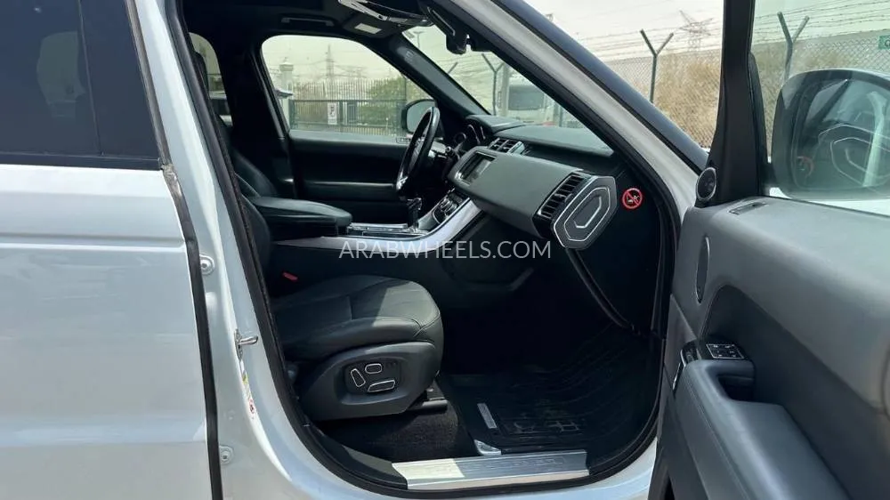 Land Rover Range Rover Sport 2014 for Sale in Ajman Image-9