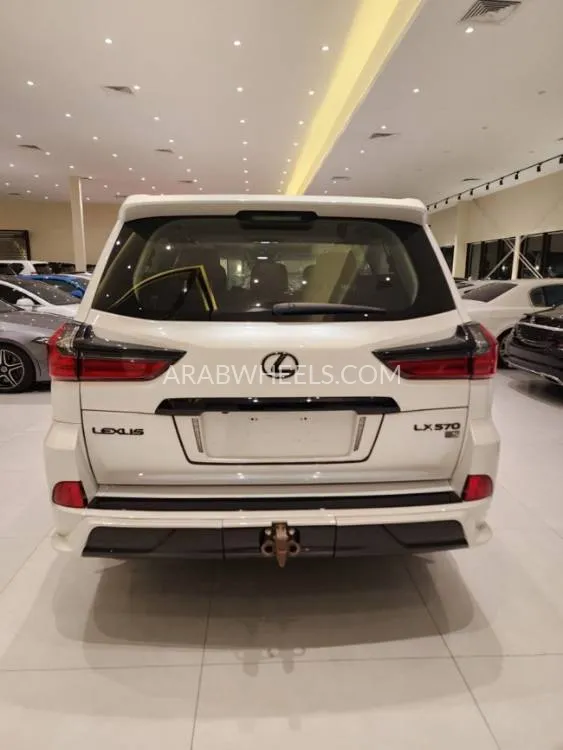 Lexus LX 2018 for Sale in Ajman Image-4