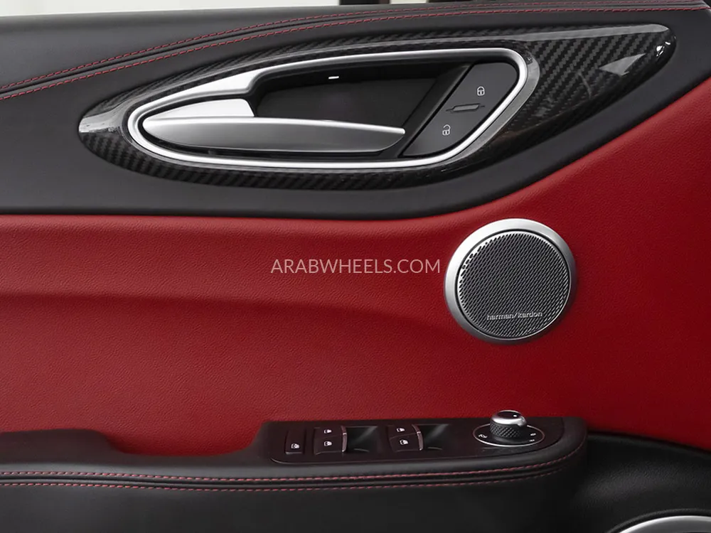 Alfa Romeo Giulia 2020 for Sale in Dubai Image-11