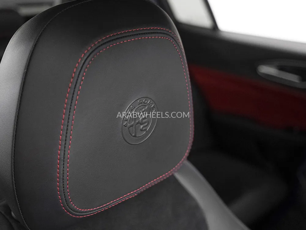 Alfa Romeo Giulia 2020 for Sale in Dubai Image-14