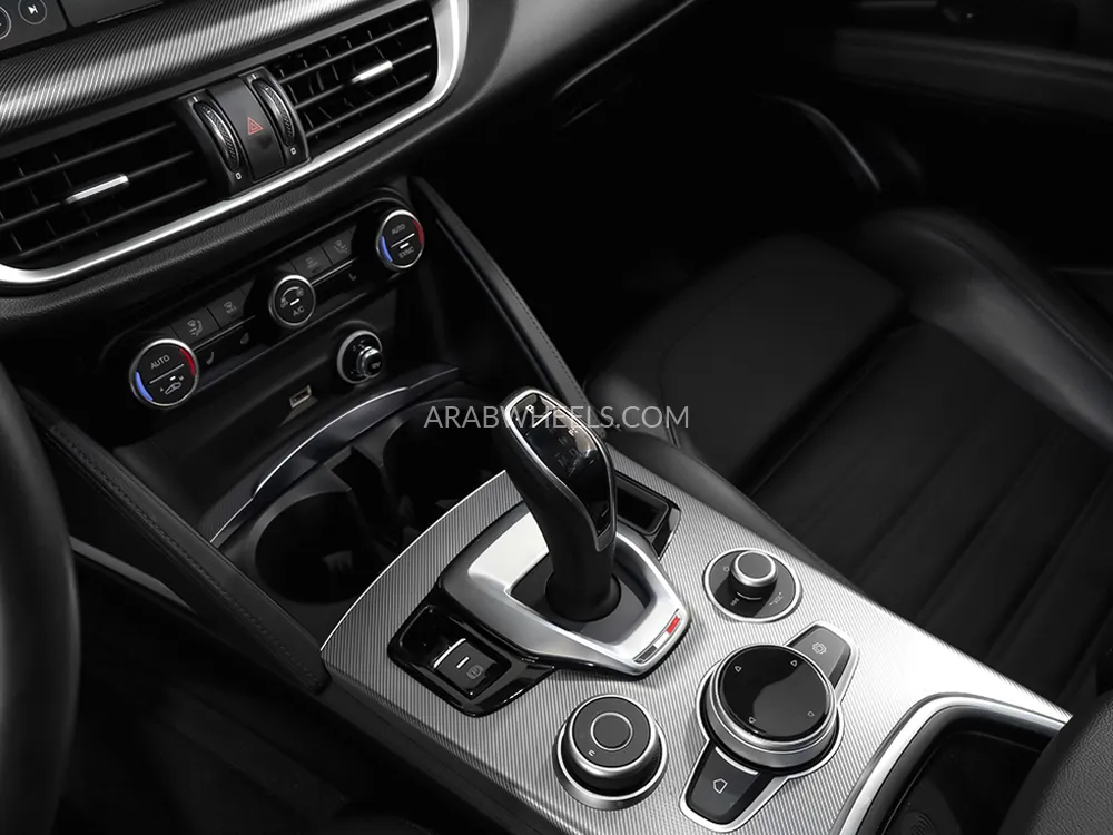 الفا روميو ستيلفيو 2023 for Sale in دبي Image-9