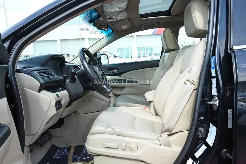 Honda CR-V 2016 for Sale in Sharjah Image-11