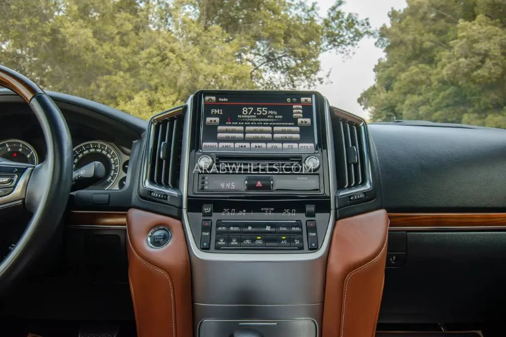 Toyota Land Cruiser 2016 for Sale in Sharjah Image-15