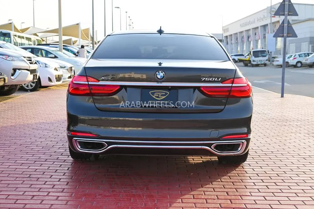 BMW 7 series 2016 for Sale in Sharjah Image-7