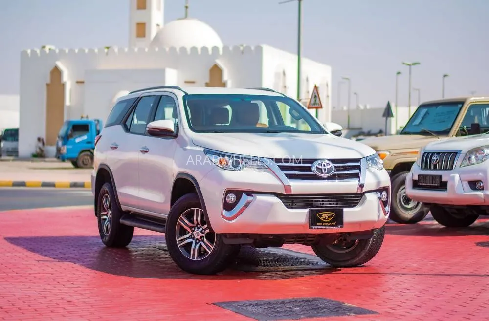 Toyota Fortuner 2019 for Sale in Sharjah Image-2