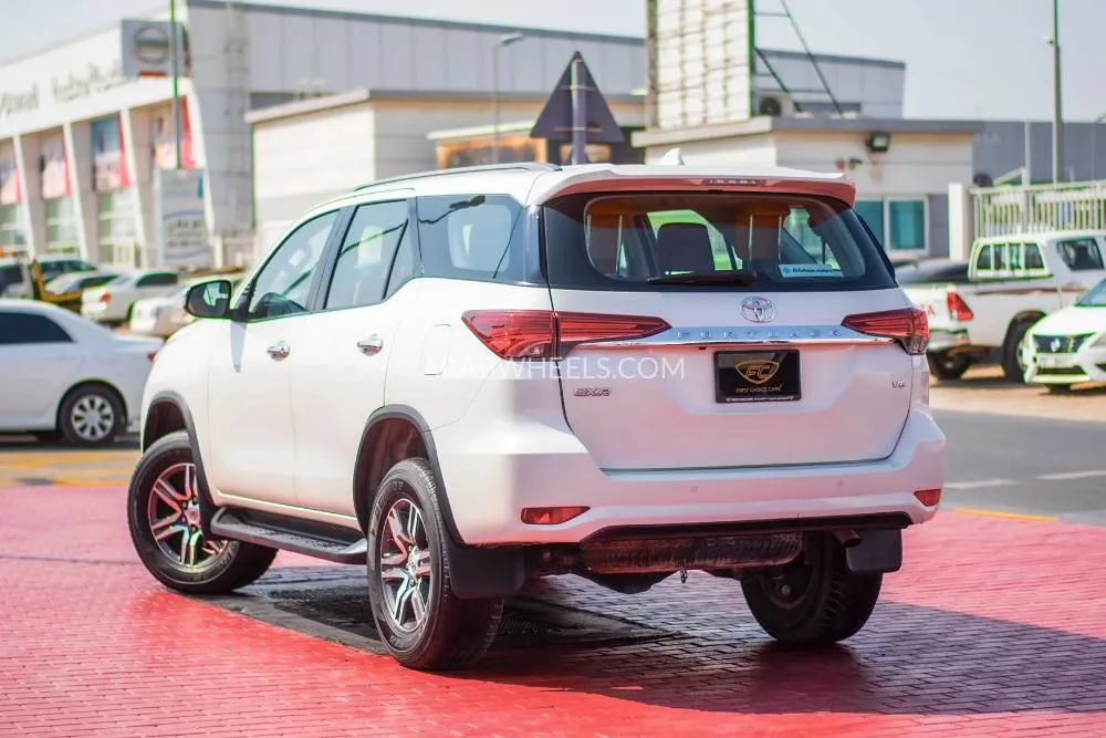 Toyota Fortuner 2019 for Sale in Sharjah Image-5