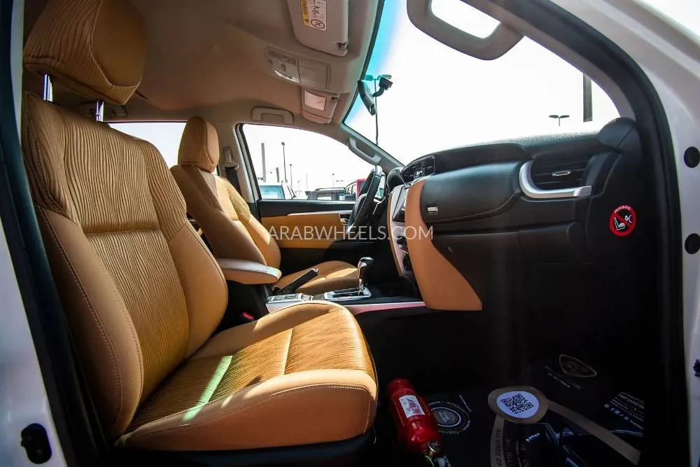 Toyota Fortuner 2019 for Sale in Sharjah Image-12