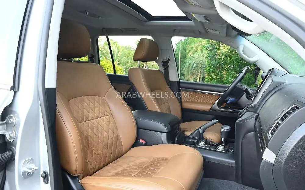 Toyota Land Cruiser 2021 for Sale in Sharjah Image-12