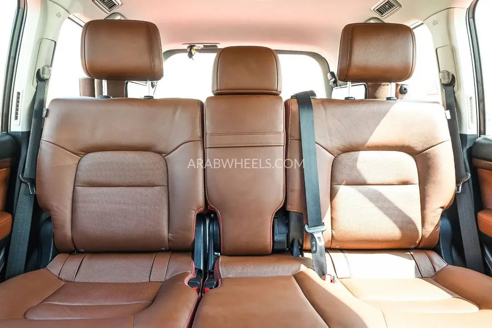 Toyota Land Cruiser 2017 for Sale in Sharjah Image-12