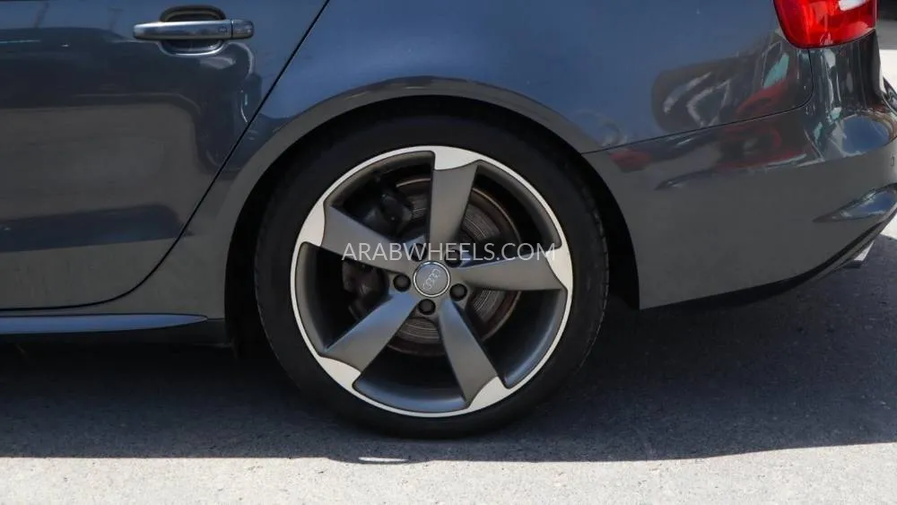 Audi A4 2019 for Sale in Sharjah Image-4