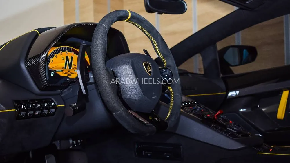 لامبورغيني أفينتادور 2016 for Sale in دبي Image-7