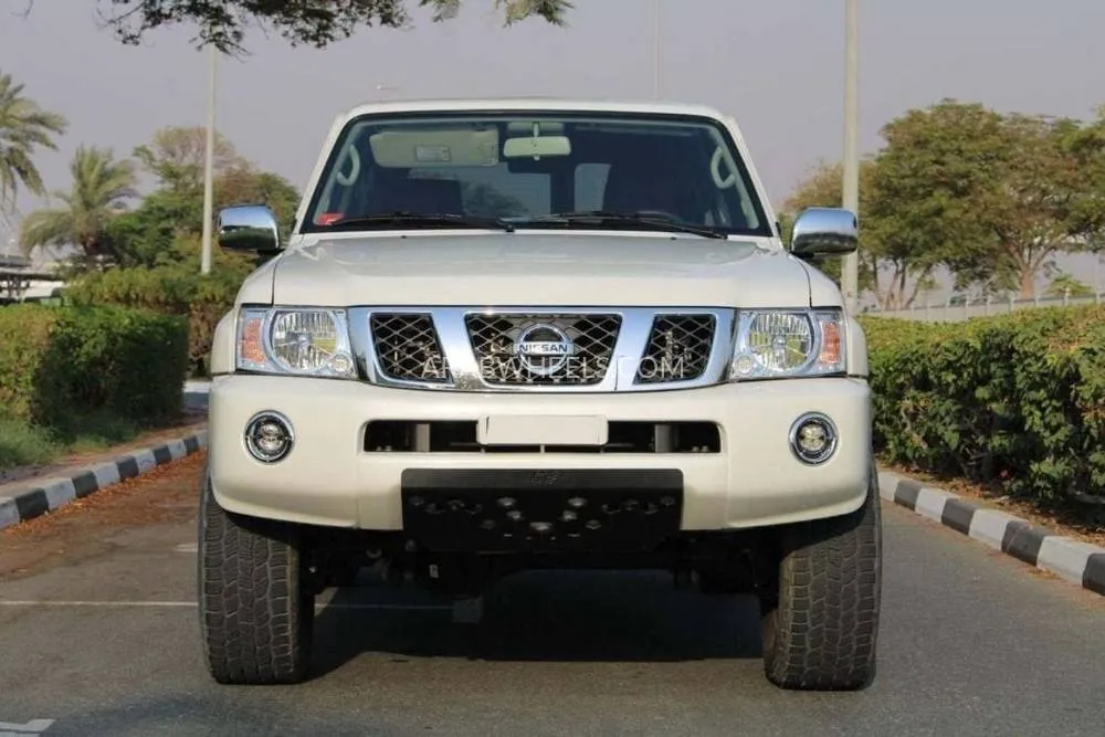 Nissan Patrol 2023 for Sale in Dubai Image-12