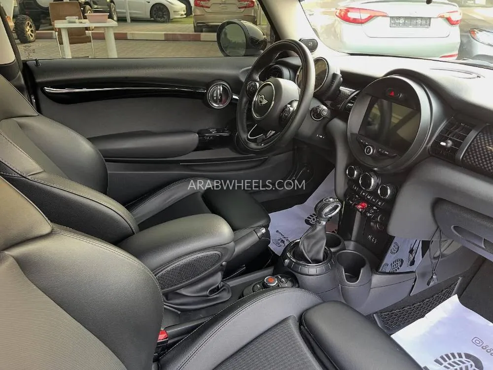Mini Cooper 2017 for Sale in Sharjah Image-6