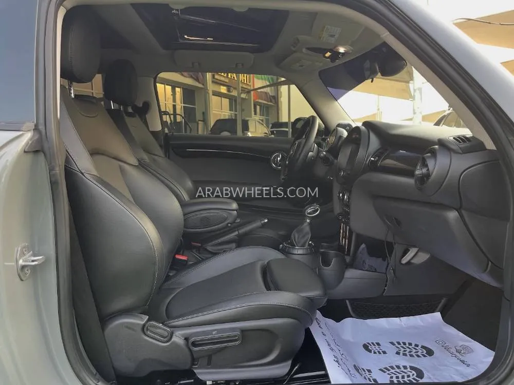 Mini Cooper 2017 for Sale in Sharjah Image-7