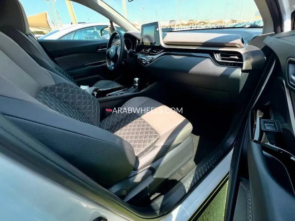 Toyota C-HR 2022 for Sale in Sharjah Image-7