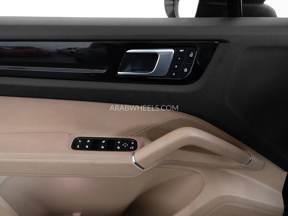 Porsche Cayenne 2022 for Sale in Dubai Image-10