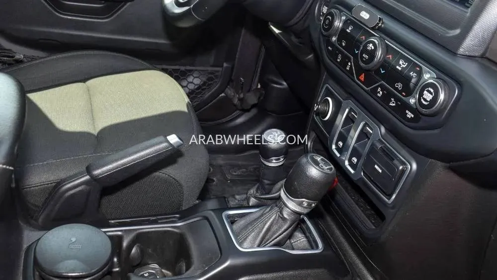 Jeep Wrangler 2018 for Sale in Sharjah Image-15