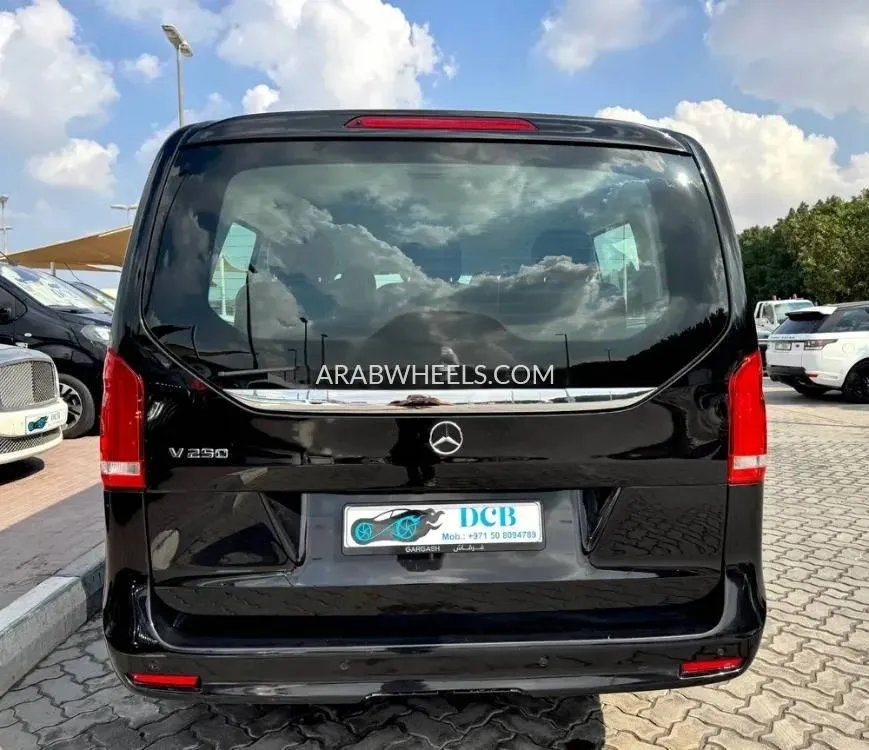 Mercedes Benz V Class 2023 for Sale in Sharjah Image-7