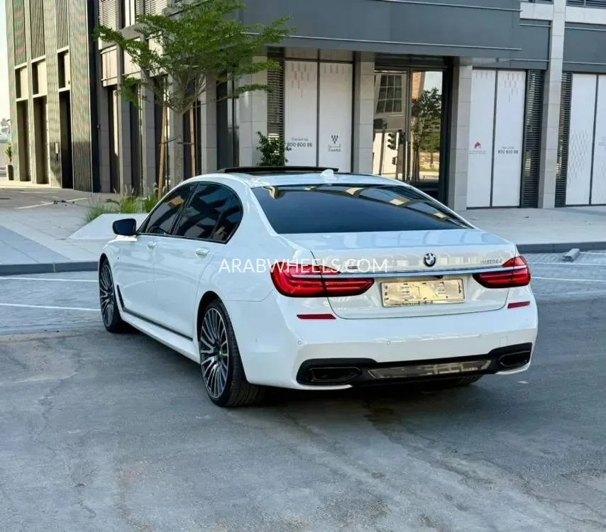 بي إم دبليو الفئة السابعة 2019 for Sale in عجمان Image-9