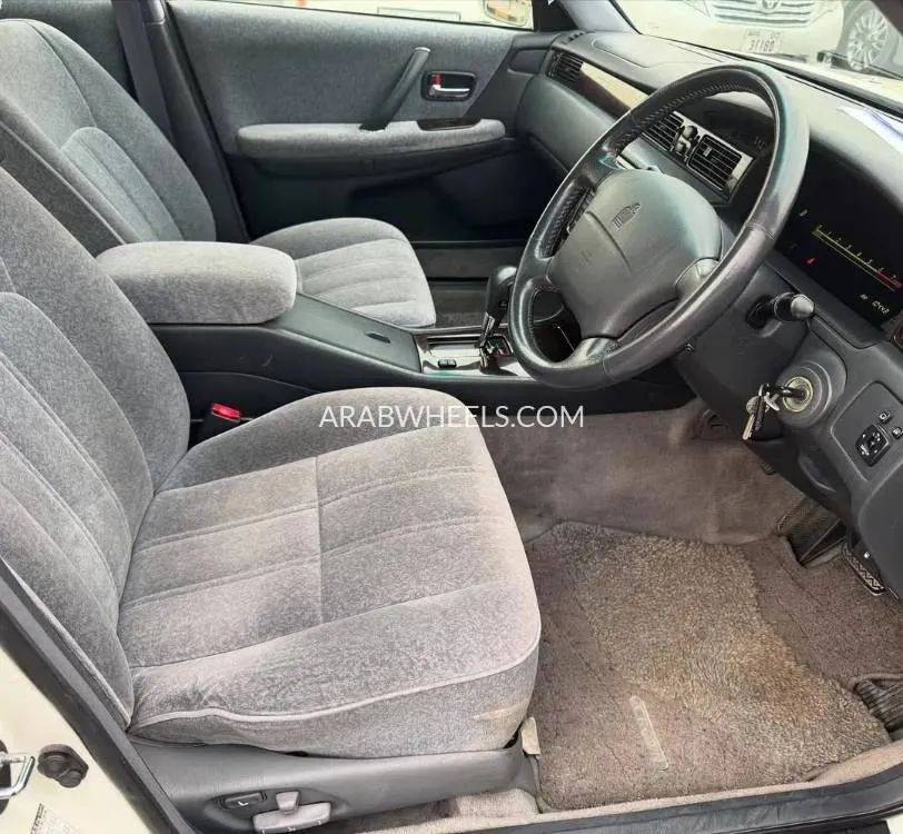 تويوتا كراون 1995 for Sale in الشارقة Image-9