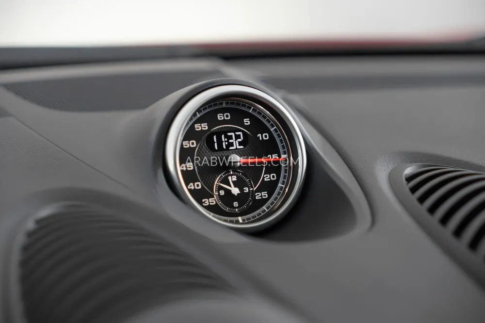 بورشه 718 2024 for Sale in دبي Image-10