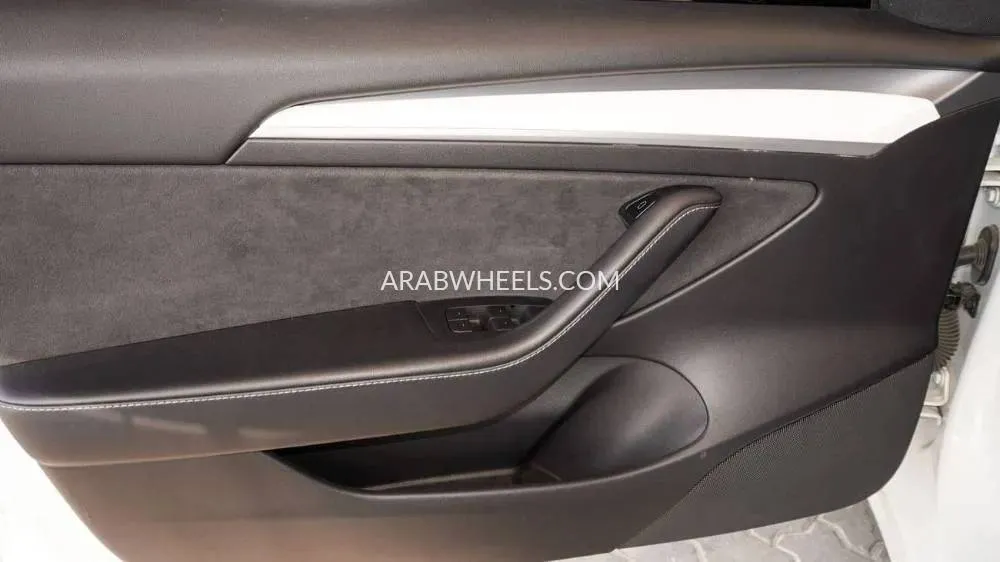 Tesla Model 3 2021 for Sale in Sharjah Image-5