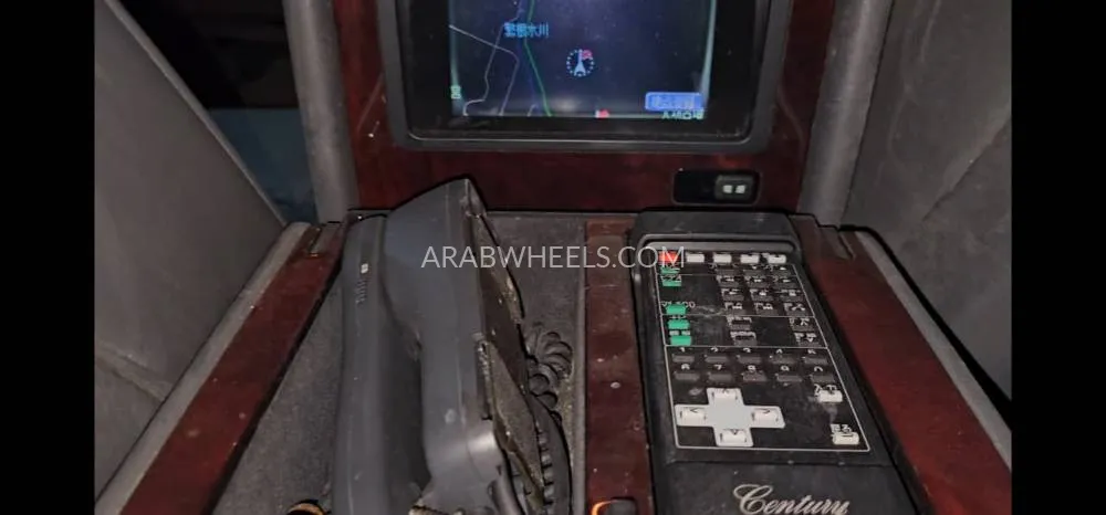 Toyota Century 1993 for Sale in Ajman Image-11