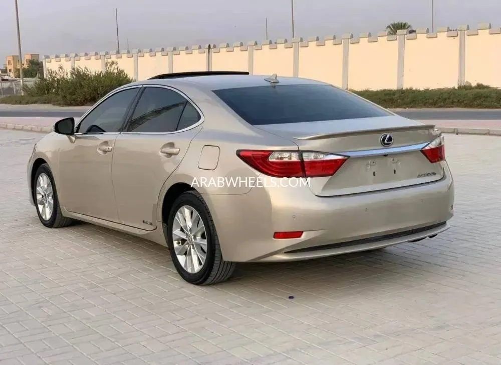 لكزس ES 2014 for Sale in رأس الخيمة Image-5