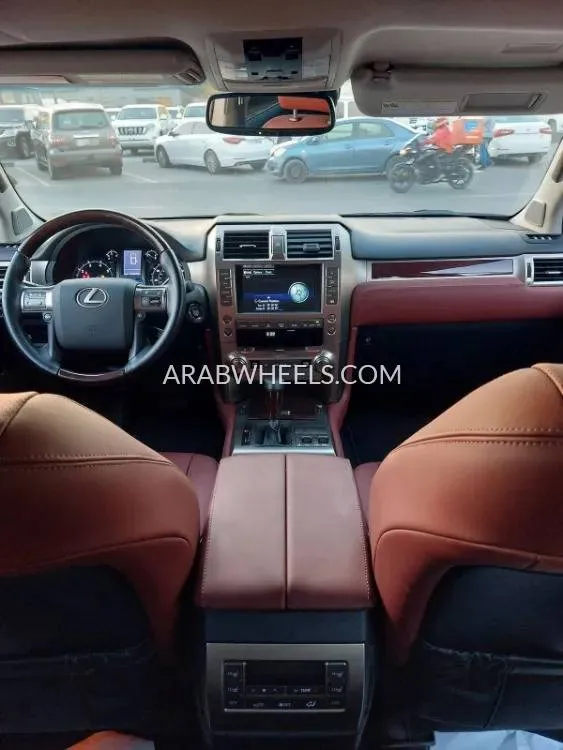 لكزس GX 2019 for Sale in الشارقة Image-3