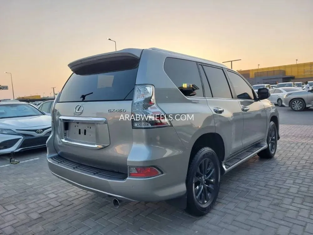 لكزس GX 2019 for Sale in الشارقة Image-9