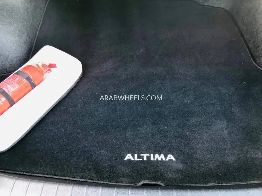 Nissan Altima 2019 for Sale in Sharjah Image-16