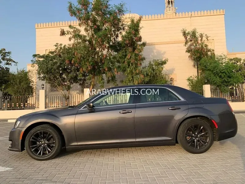 كرايسلر 300 2018 for Sale in دبي Image-4