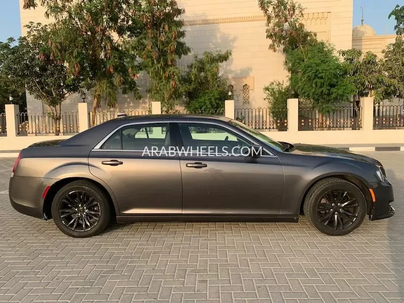 كرايسلر 300 2018 for Sale in دبي Image-5