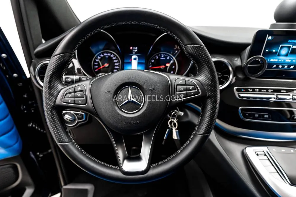 Mercedes Benz V Class 2022 for Sale in Dubai Image-14