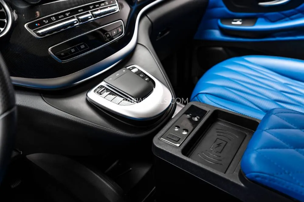 Mercedes Benz V Class 2022 for Sale in Dubai Image-16
