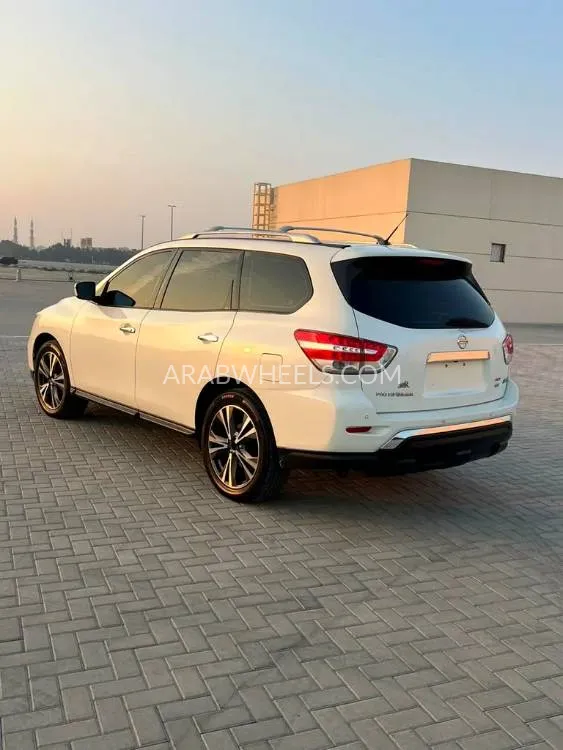 Nissan Pathfinder 2018 for Sale in Sharjah Image-14