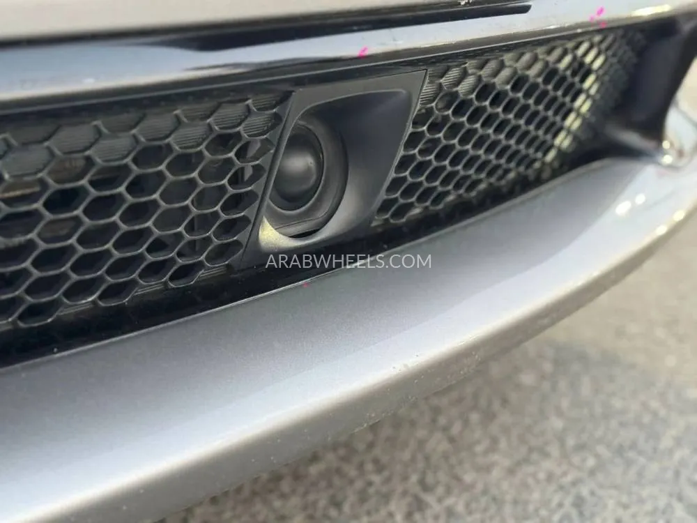 Jeep Grand Cherokee 2016 for Sale in Sharjah Image-11