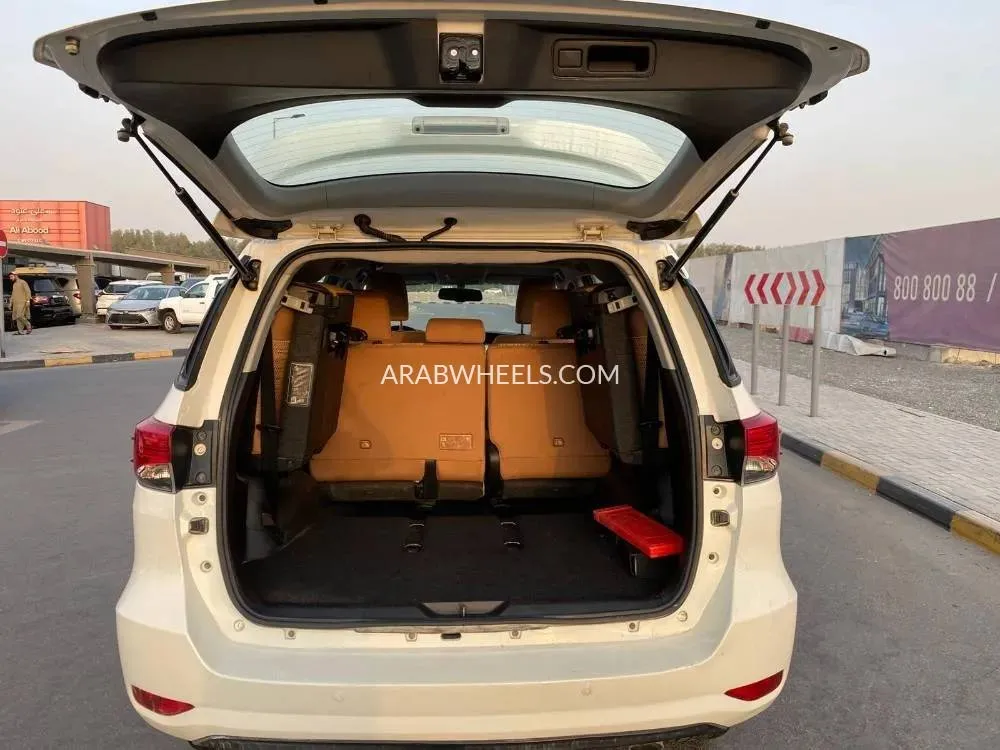 Toyota Fortuner 2020 for Sale in Sharjah Image-11