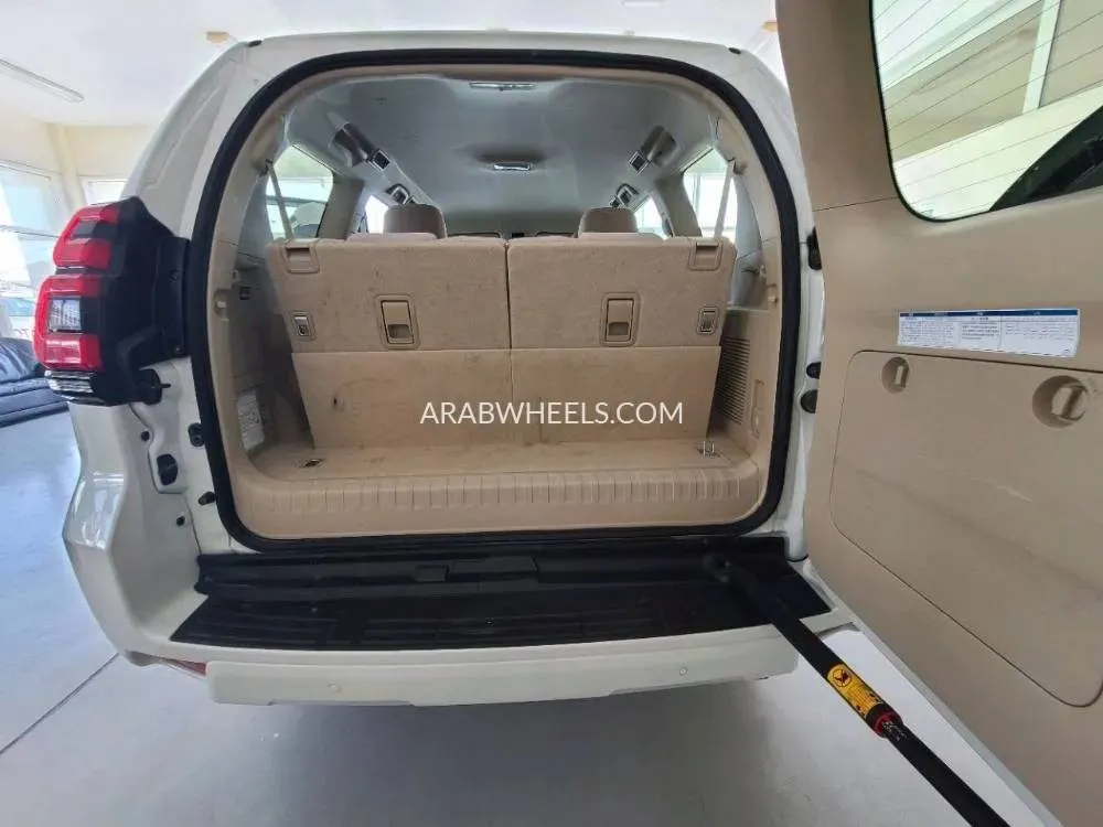 Toyota Land Cruiser Prado 2020 for Sale in Sharjah Image-8