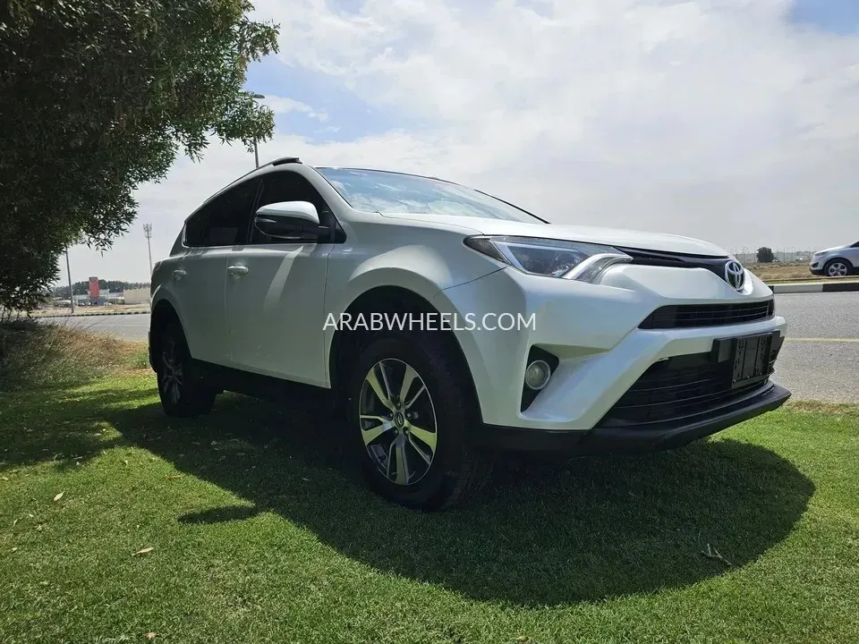 Toyota Rav4 2016 for Sale in Sharjah Image-2