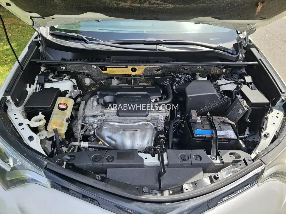 Toyota Rav4 2016 for Sale in Sharjah Image-4