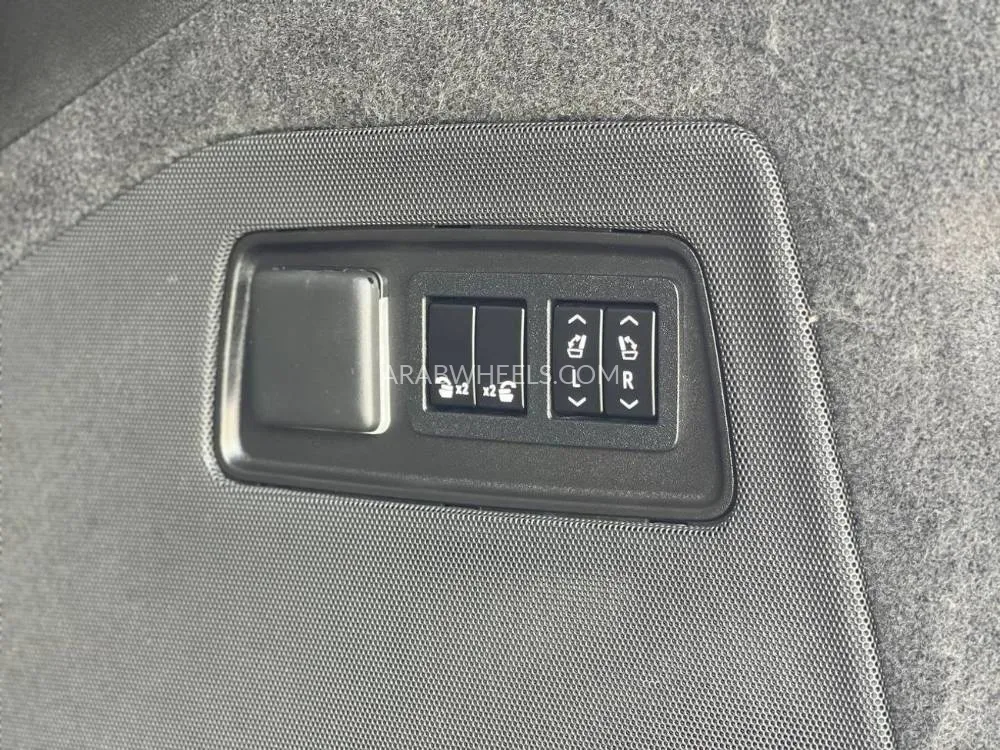 Cadillac Escalade 2022 for Sale in Dubai Image-12