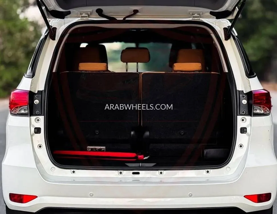 Toyota Fortuner 2019 for Sale in Sharjah Image-11