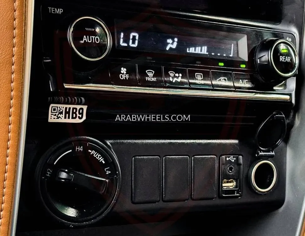 Toyota Fortuner 2019 for Sale in Sharjah Image-18