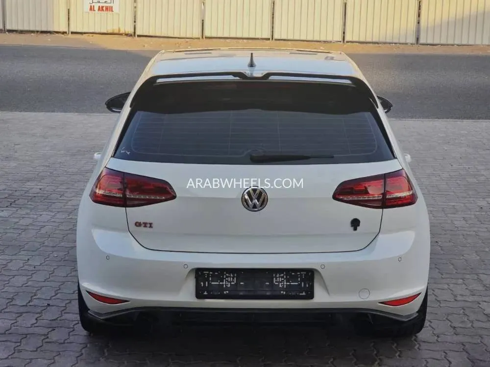  فولكس واجن جولف 2015 for Sale in أم القيوين Image-8