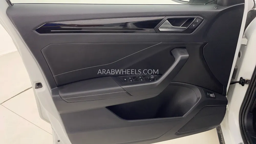 Volkswagen T Roc 2023 for Sale in Dubai Image-19