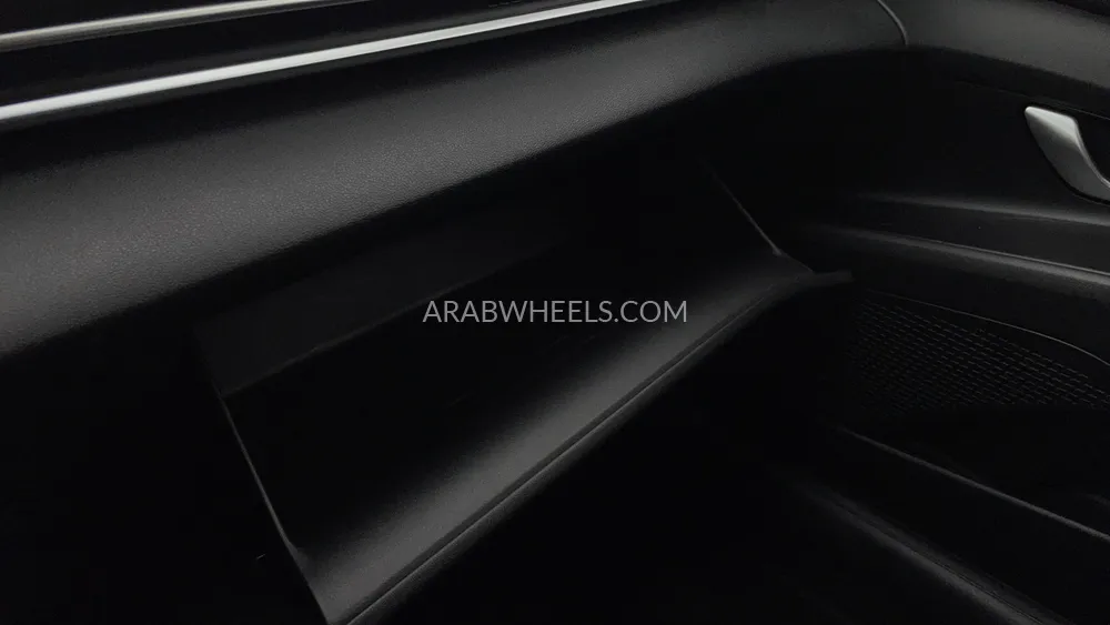 Hyundai Elantra 2023 for Sale in Dubai Image-30