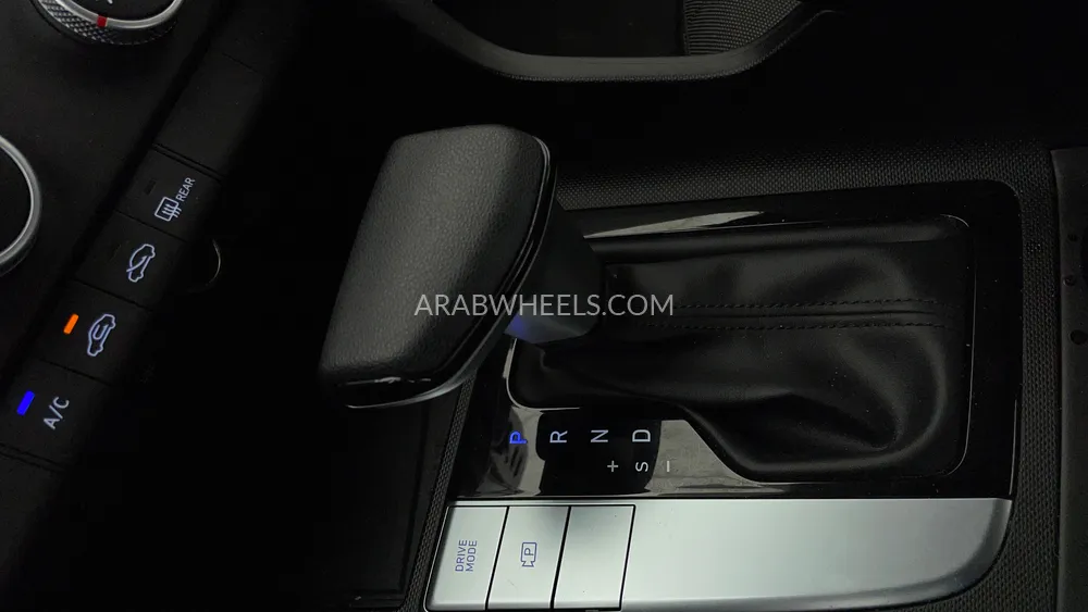 Hyundai Elantra 2023 for Sale in Dubai Image-18